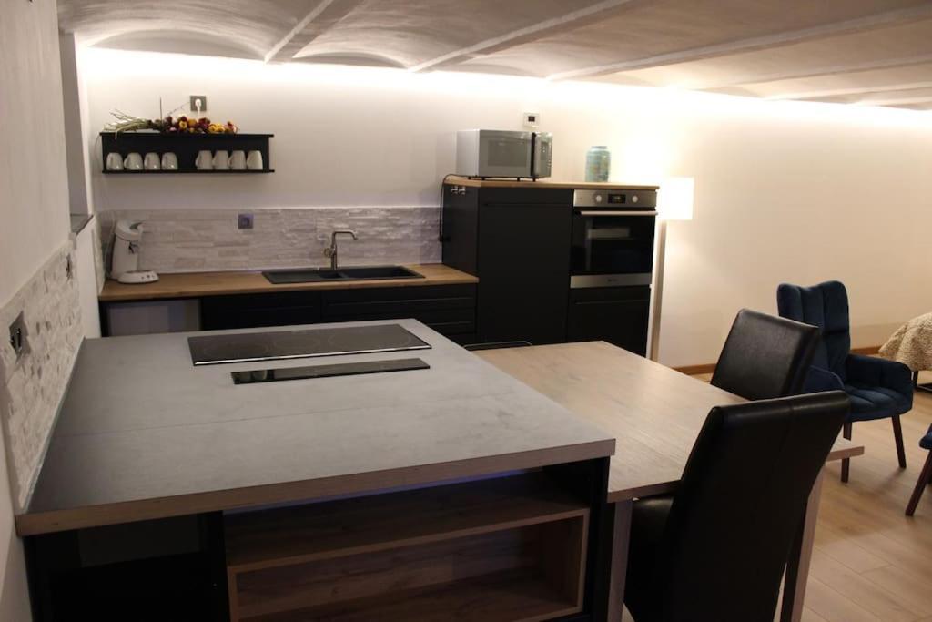 Thisa 4 Apartment *